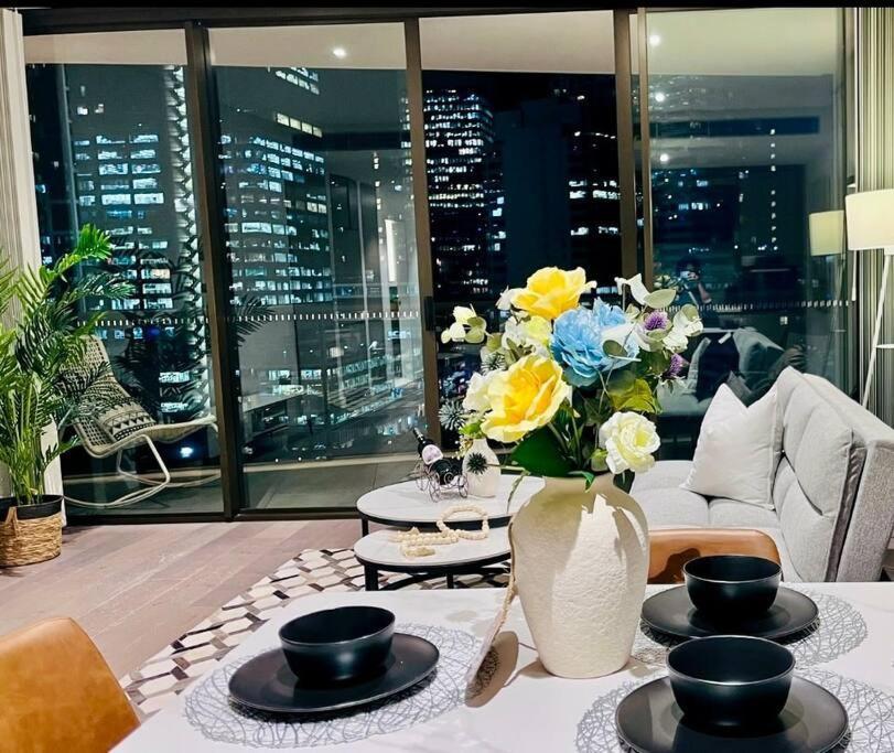 Haymarket Prime Location Charming 2 Bed Apartment Sydney